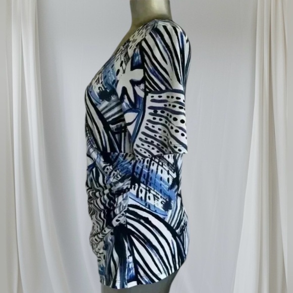 🎁💟Petite Blue  and White Blouse - Picture 2 of 4